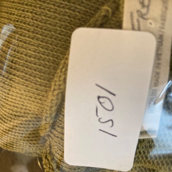 Womens We The Free Come & Get It Top Raw Edge Knit V Neck M Green - Picture 12 of 12